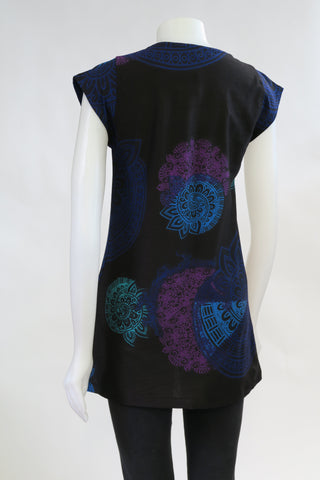 HI-T20229-BK Tone on Tone Printed C/S Top